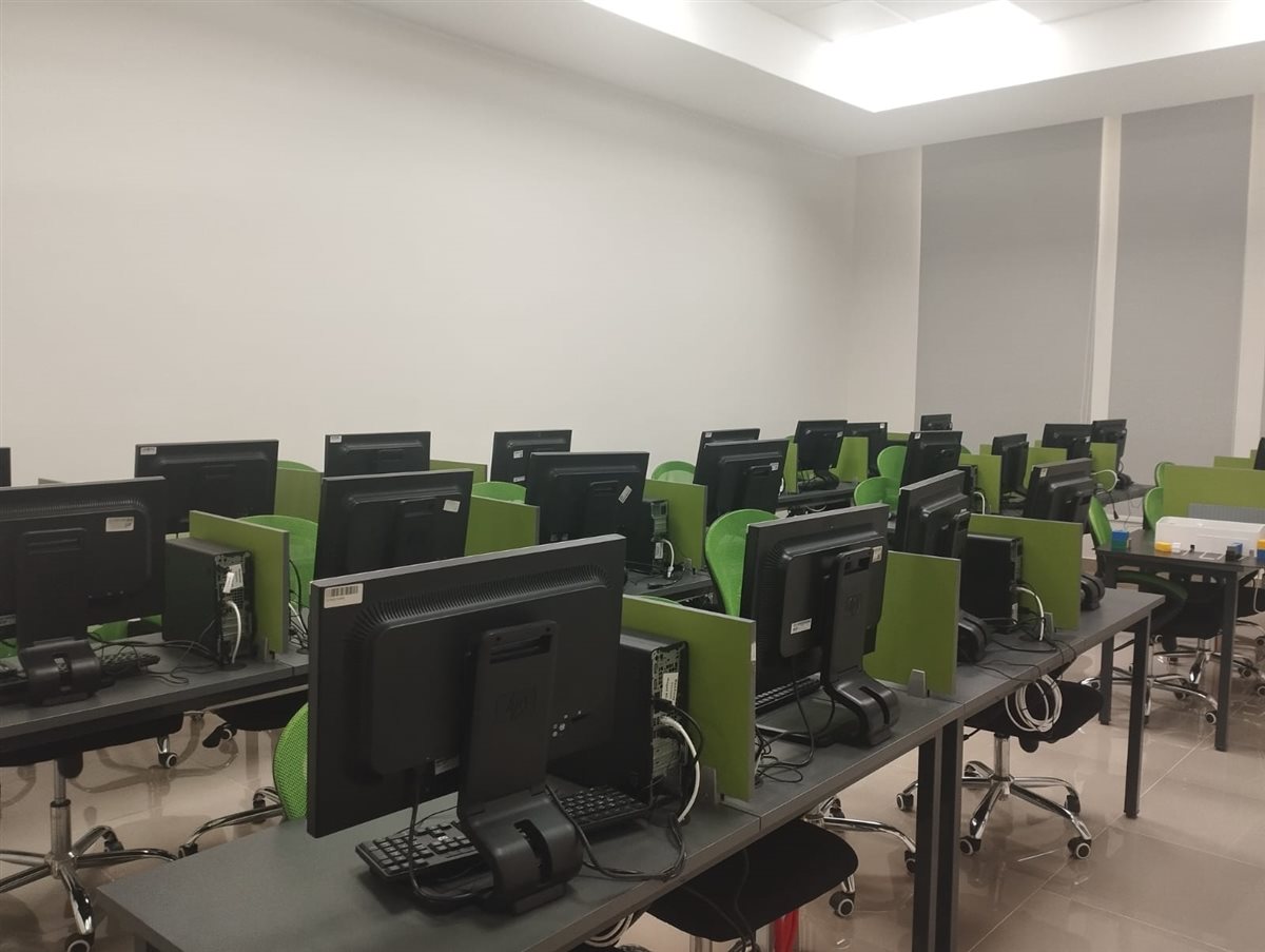 معامل جامعة ساكسوني مصر