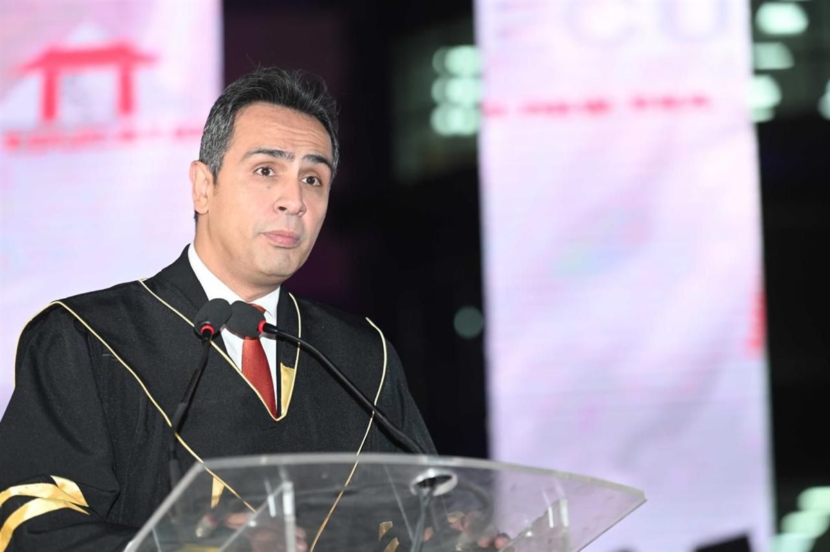د. أشرف حلمي عميد كلية الاقتصاد والتجارة الدولية