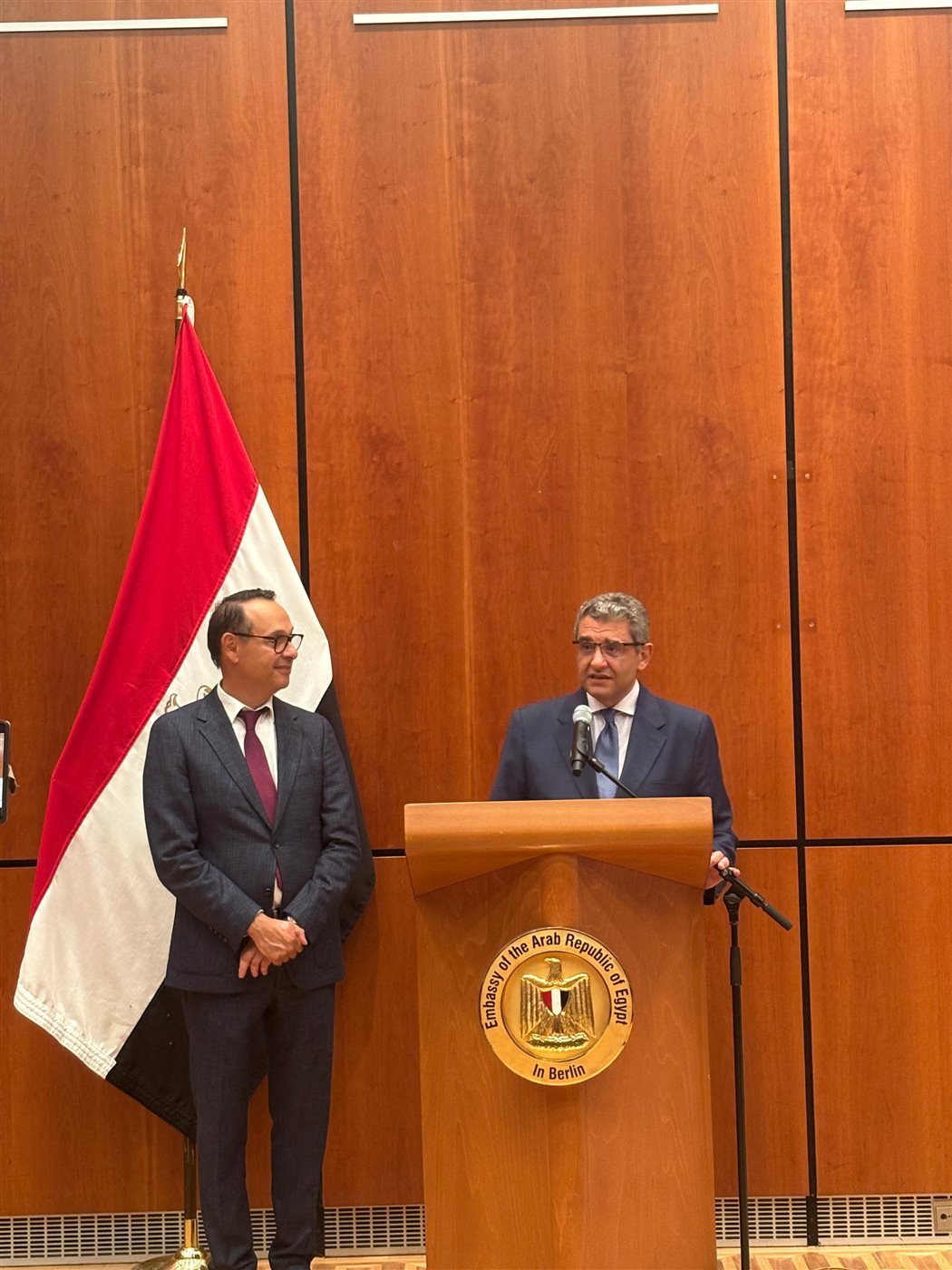 السفير المصري ببرلين ود. أشرف منصور