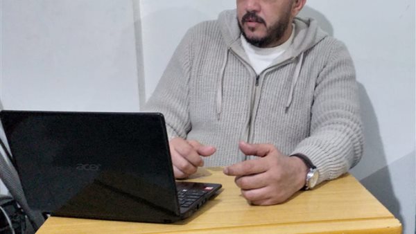 ناصر الهواري يقدم النشرة الحقوقية على يوتيوب (فيديو)