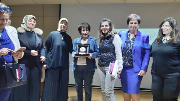 كلية اللغة والإعلام الأكاديمية العربية تكرم الفنانة سميرة أحمد(صور)