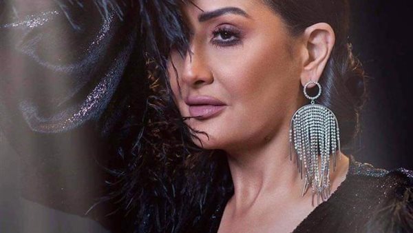 غادة عبد الرازق تخطف الأنظار بـ