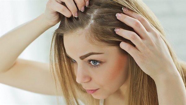 وصفة البصل السحرية لإنبات الشعر وملء الفراغات (فيديو)