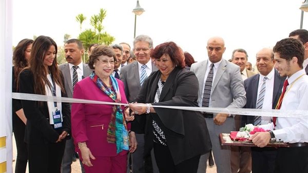وزيرة الثقافة تفتتح معرض للكتاب بعنوان 