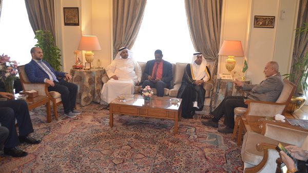 رئيس البرلمان العربي يجتمع مع الأمين العام لجامعة الدول العربية في القاهرة