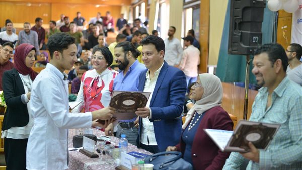 عمرو رمزي رئيس لجنة تحكيم مواهب جامعة بني سويف(صور)