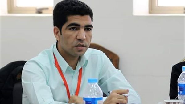 أحمد عزيز يشيد بمشهد اصطفاف المصريين فى الخارج للتصويت على تعديل الدستور