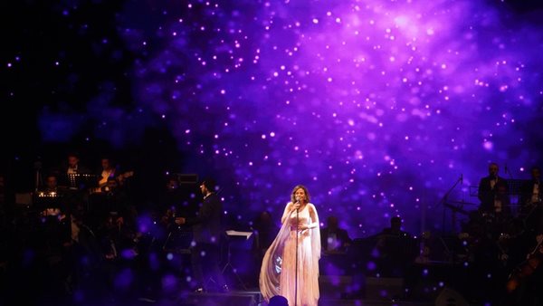 كارول سماحة تتألق في حفلها مع 