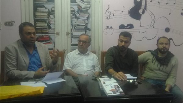 بالصور..الشاعر محمود المنشاوي يناقش 