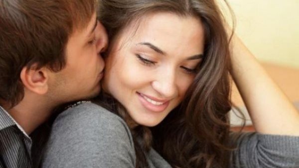 ما حكم تقبيل الزوجة في الصيام؟..الإفتاء تجيب