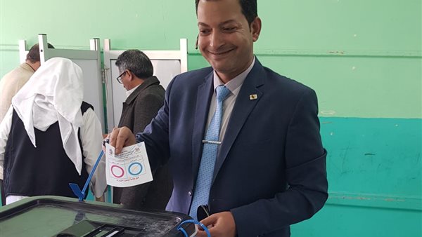 أعضاء الاتحاد العربي للمجالس الشعبية والمحلية قائمة تحيا مصر بمطروح يدلون بأصواتهم في الاستفتاء (صور)