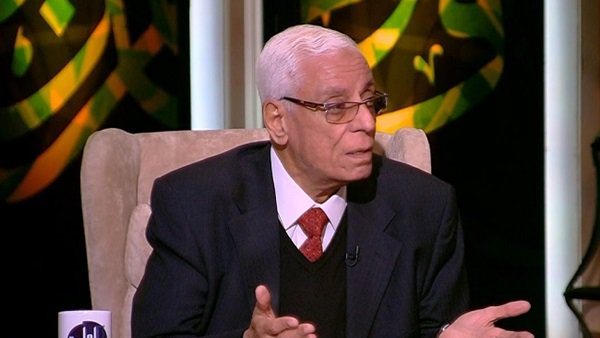 حسام موافي: النيكوتين تفعل المادة المسئولة عن إصابة الإنسان بالسرطان (فيديو)