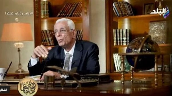 حسام موافي يحذر من دخان السجائر:«يلصق بكرات الدم الحمراء ويمنع الأكسجين» (فيديو)