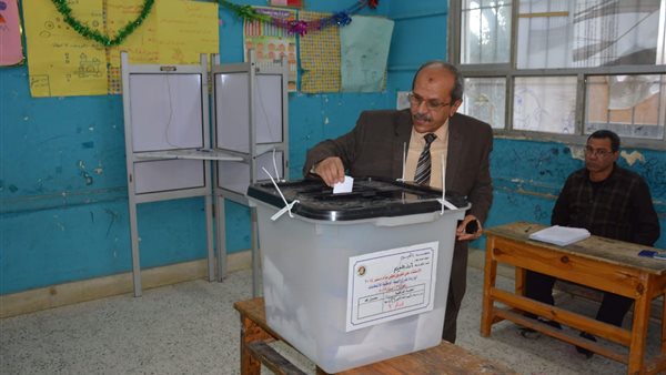رئيس جامعة الفيوم يدلي بصوته في الاستفتاء على التعديلات الدستورية ويؤكد : ضرورة  لتأمين مستقبل الأجيال القادمة(صور)
