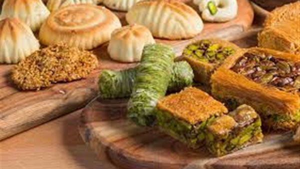 تحذير..الإفراط في تناول الحلويات يُظهر تجاعيد مبكرة(فيديو)