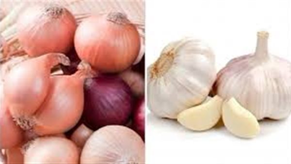 تحذير طبي من تناول البصل والثوم يوم الجمعة(فيديو)