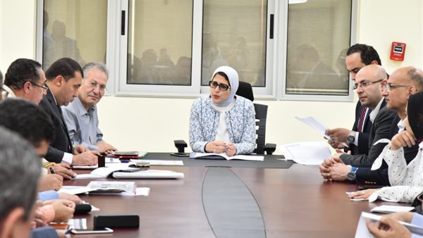 خلال اجتماعها بالشركات المنفذة للمنشآت ببورسعيد..وزيرة الصحة تشدد على الانتهاء من كافة التجهيزات في مواعيدها المحددة(صور)