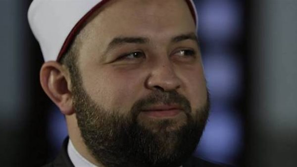 الشيخ يسري عزام: النبي أدى فريضة الحج مرة واحدة والعمرة أربع مرات (فيديو)