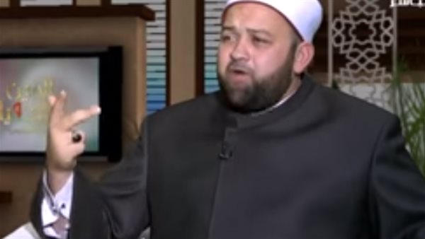 الشيخ يسري عزام: النبي محمد لم يطلب تحويل القبلة بلسانه(فيديو) 