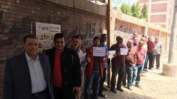 شركة شمال القاهرة لتوزيع الكهرباء كاملة العدد في الاستفتاء علي التعديلات الدستورية(صور)