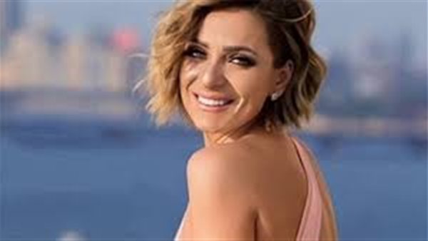 ريم البارودي تدبر مقلب في مذيع 