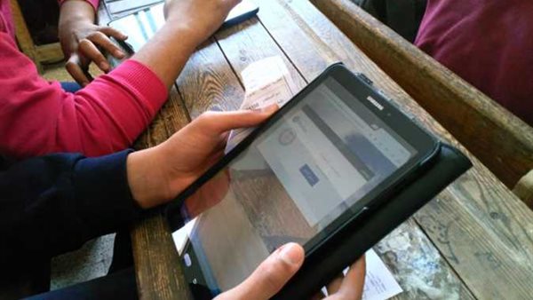 السيستم خارج الخدمة والامتحانات صعبة .. طلاب أولي ثانوي 2019 يشتكون 