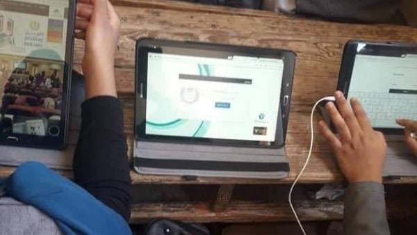 مدارس تجبر طلاب أولى ثانوي 2019 على أداء الامتحان إلكترونيًا بعد الإنتهاء منه ورقيًا