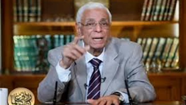حسام موافي يكشف 6 أسئلة يوجهها الطبيب لمرضى الصدر (فيديو)