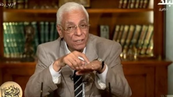 حسام موافي يحذر من علاج انسداد الشريان التاجي في العيادات (فيديو)