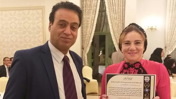 تكريم  المحامية سالى الجباس من منظمة الوحدة العربية وسط مشاهير المجتمع العربى (صور)