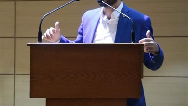 أحمد عزيز: الخطاب النقدي العربي تحول من الصدى إلى الصوت