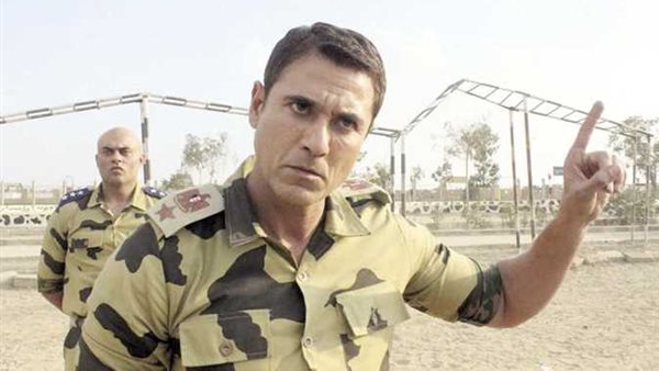 أحمد عز: تدربنا لمدة شهرين في معسكر للجيش قبل تصوير «الممر» (فيديو)