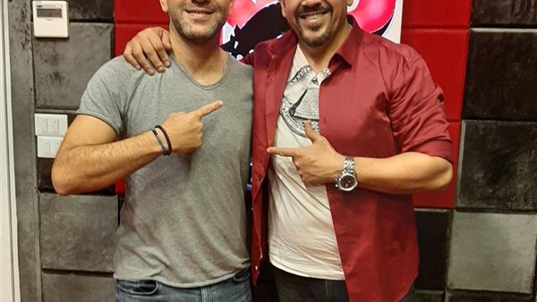 عزيز الشافعي: هاني شاكر حافظ على الأغنية العاطفية.. وحميد الشاعري هو بطل الدويتوهات