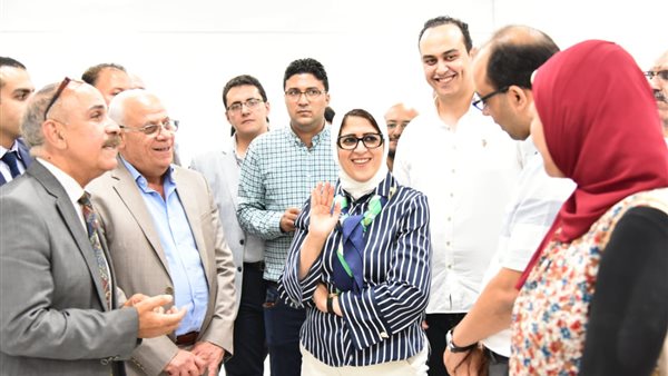وزيرة الصحة تبدأ جولتها ببورسعيد بتفقد التجهيزات الجارية بمستشفيات منظومة التأمين الصحي الشامل الجديد (صور)