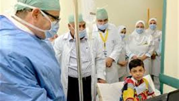 أستاذ جهاز هضمي: أجرينا 700 عملية زراعة كبد.. ونحتاج 300 مليون لتجهيز مركز جديد (فيديو)