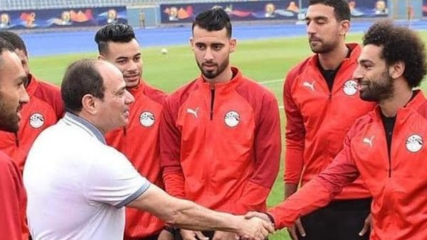 أحمد موسى: «البلد واقفة على رجل عشان أمم إفريقيا».. والرئيس لم يترك مجالا للصدفة (فيديو)