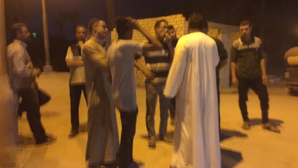أهالى قرية بالصف يستغيثون بمحافظ الجيزة لمنع مرور سيارات النقل  بعد مصرع 6 وتهدم سور مدرسة ابتدائى (صور)