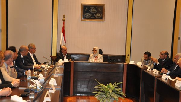 وزيرة الصحة تناقش آليات تنفيذ مبادرة الرئيس لدعم صحة المرأة المقرر إطلاقها مطلع يوليو المقبل (صور)