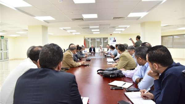 وزيرة الصحة تعقد اجتماعاً لمتابعة التجهيزات الجارية بمنشآت التأمين الصحي الجديد (صور)