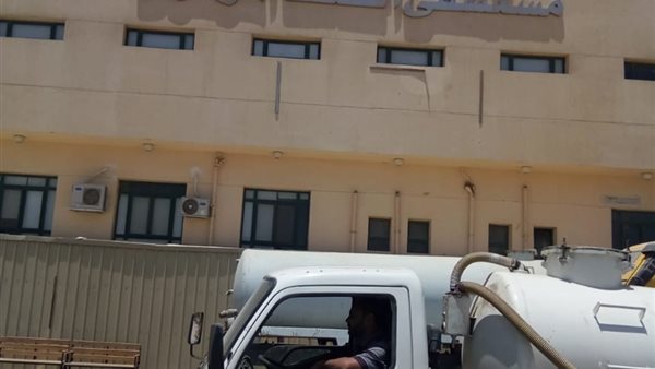 هيئة الصرف الصحى بالجيزة تنقذ مستشفى الصف من الغرق بمياه الصرف 