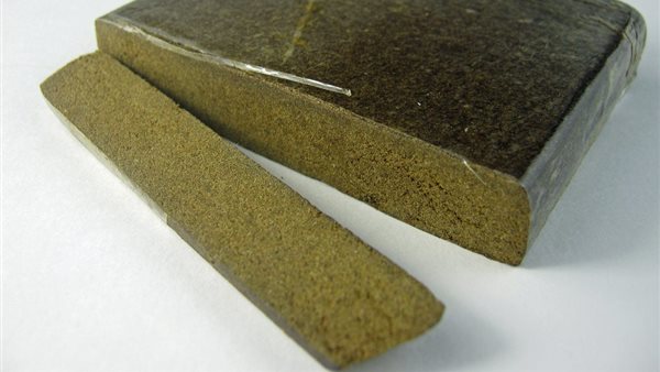 أستاذ طب نفسي : الحشيش يصيب الشخص باللامبالاة ويقتل الحيوانات المنوية (فيديو) 