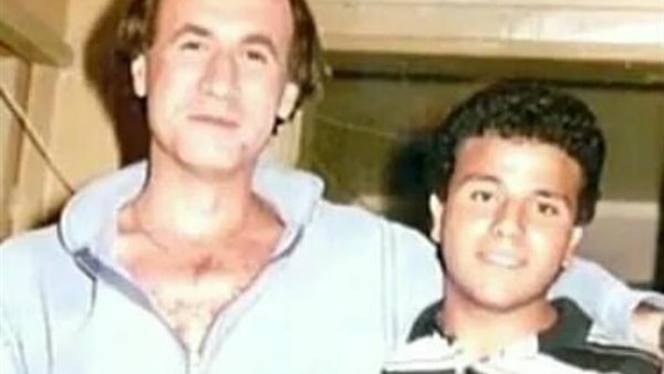 محمد فؤاد ينهار بالبكاء على الهواء بعد وفاة الفنان عزت أبو عوف (فيديو)