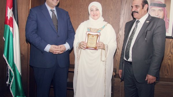 منارة العرب تكرّم الأديبة الدكتورة سناء الشّعلان(فيديو وصور)