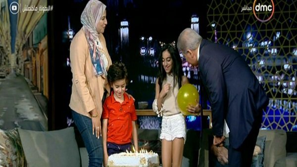 أسامة كمال يحتفل بعيد ميلاد نورهان نجلة الشهيد المقدم فادى سيف على الهواء 