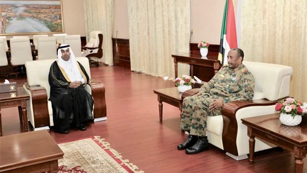 رئيس البرلمان العربي يلتقي رئيس المجلس العسكري الانتقالي بجمهورية السودان  