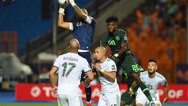 تامر بدوي يكشف أسباب وصول منتخب الجزائر للنهائي (فيديو)