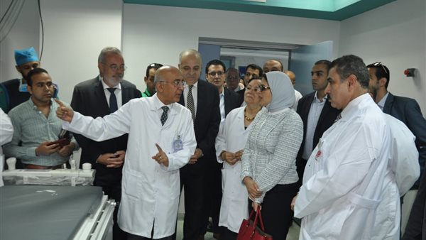 بعد توقفها منذ مارس الماضي..وزيرة الصحة تفتتح وحدة قسطرة كهرباء القلب بمعهد القلب القومي بتكلفة 6.3 ملايين جنيه (صور)