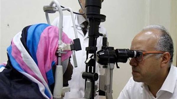 ضمن منظومة التأمين الصحي الشامل الجديد.. بروفيسور مصري عالمي يجري جراحات متقدمة تطوعاً بمستشفى الرمد ببورسعيد 