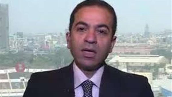 خبير تمويل: «الفقر لا يعني نقص الفلوس.. والمجتمع ينهار لو الدولار بـ 4 جنيه» (فيديو)