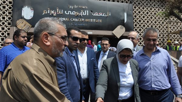 من داخل معهد الأورام..وزيرة الصحة: الوزارة ستتحمل تكاليف إعادة تجهيز معهد الأورام بعد العرض على رئيس مجلس الوزراء(صور)